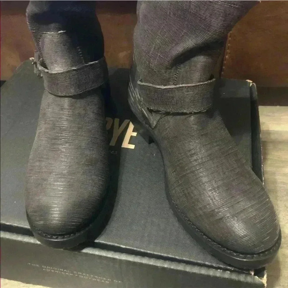 Frye Natalie Short Engineer Boot Charcoa Size 7.5 NIB. Condition is New with box - Picture 3 of 8